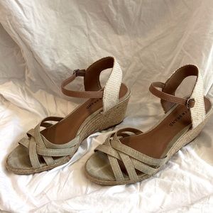 Lucky Brand linen wedges. Size 9.